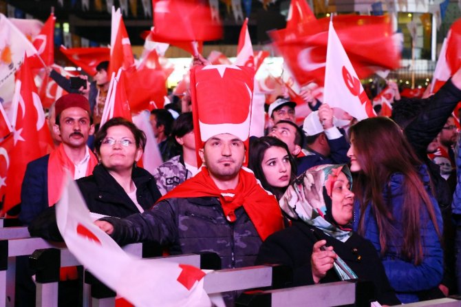 Ak Partililer Başbakan’ı Bekliyor