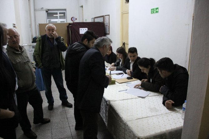 Artvin’de Oy Verme İşlemi Başladı