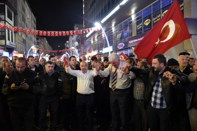 Gümüşhane’de ‘Başkan Erdoğan’ Sloganlarıyla Kutlama Yapıldı
