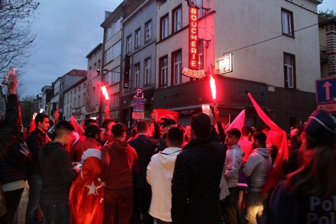 Belçika’da ’Evet’ Coşkusu