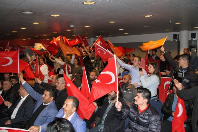 Belçika’da ’Evet’ Coşkusu