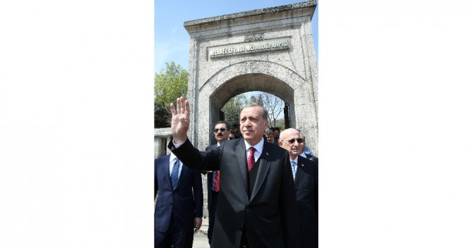 Özal, Menderes Ve Erbakan’ın Kabirlerini Ziyaret Etti
