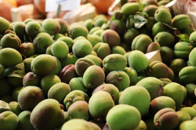 Yerli Kayısı ’Çağla’ Olarak Tezgaha İndi