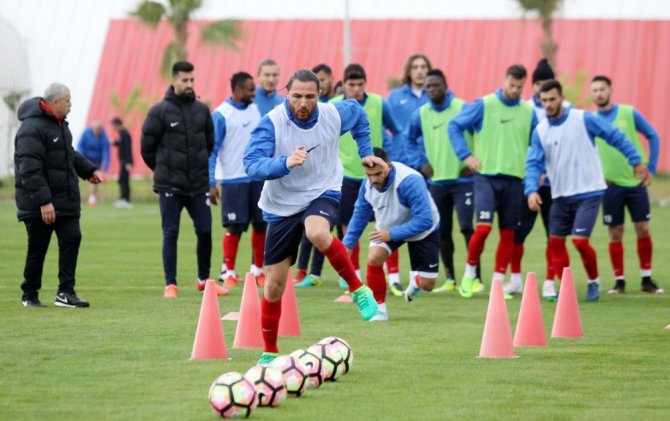 Antalyaspor’da Trabzonspor Mesaisi Sürüyor