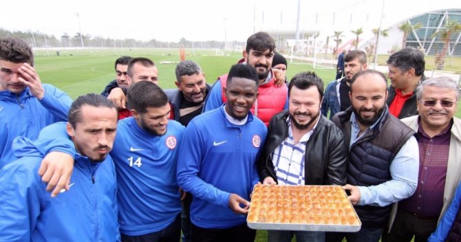 Antalyaspor’da Trabzonspor Mesaisi Sürüyor