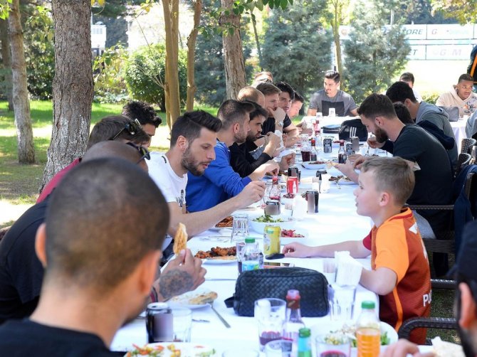 Galatasaray Derbi Öncesi Tek Yürek