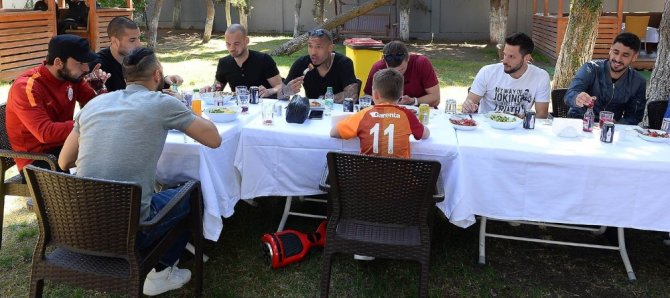 Galatasaray Derbi Öncesi Tek Yürek