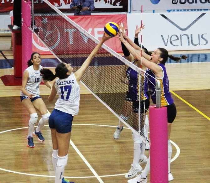 Çanakkale Belediyespor, Halkbank’ı Mağlup Etti