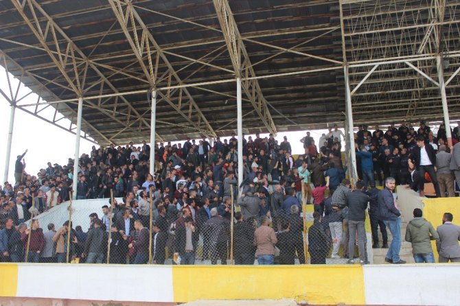 Amatör Maçta Arbede: 1 Polis Yaralandı