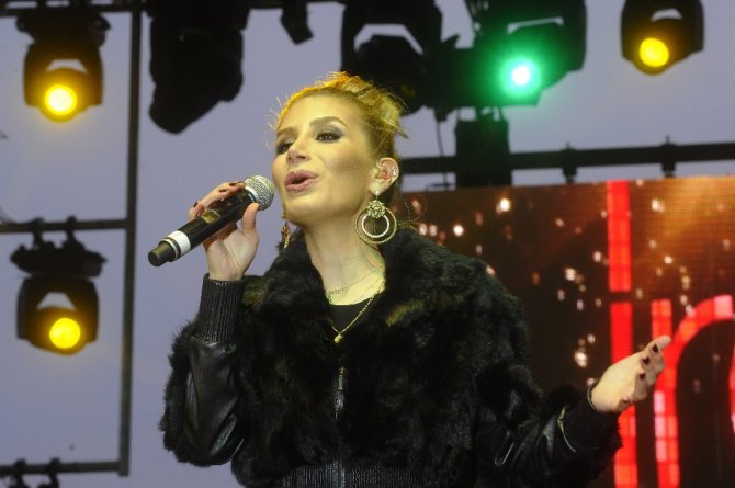 İrem Derici Yeni Single’ının İlk Konserini İstanbul’da Verdi
