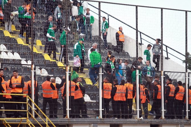Bursaspor Taraftarı Tribünü Terk Etti