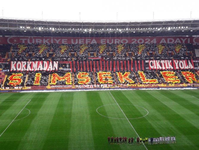 Eskişehirspor Taraftarından Şampiyonluk Koreografisi