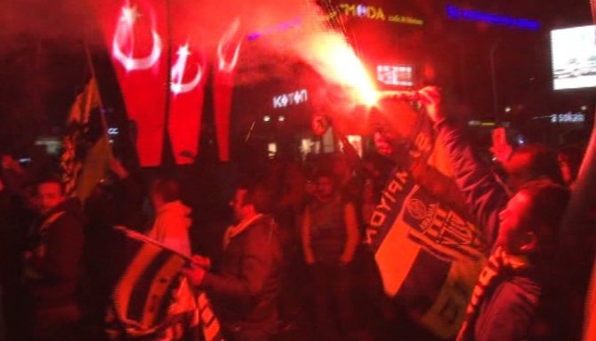 Kızılay Meydanı’nda Coşkulu Kutlama