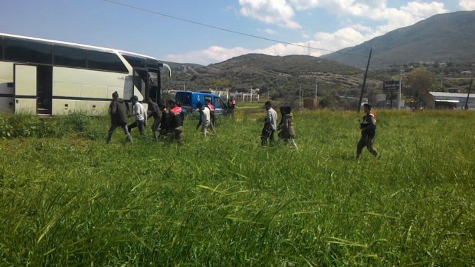 İzmir’den Yurt Dışına Kaçmaya Çalışan 113 Göçmen Yakalandı