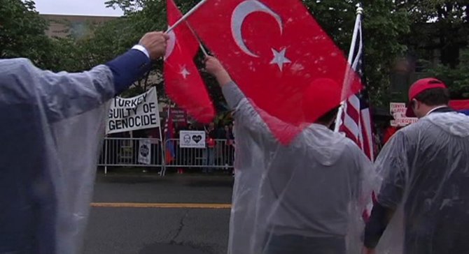 Abd’de Türkler Ve Ermenilerden Karşıt Protesto