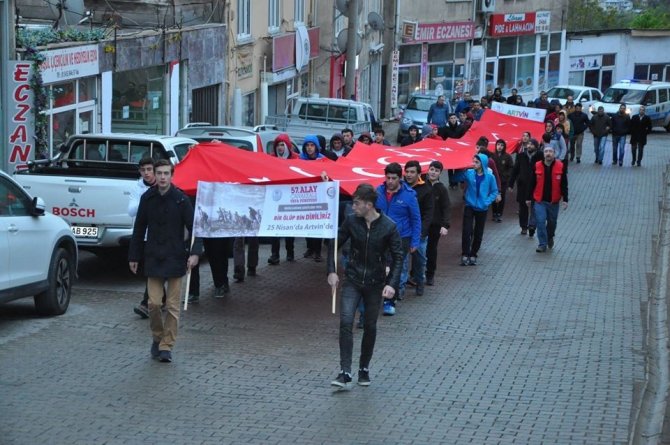 Artvinli Gençlerden Şehitlere Vefa Yürüyüşü