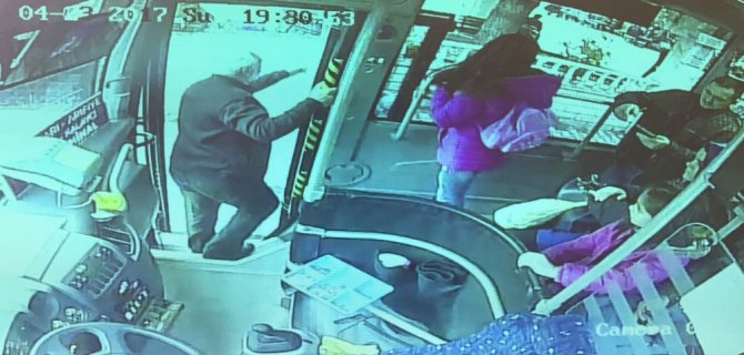 Yol Ücreti İçin Otobüs Şoförünü Bıçakladılar