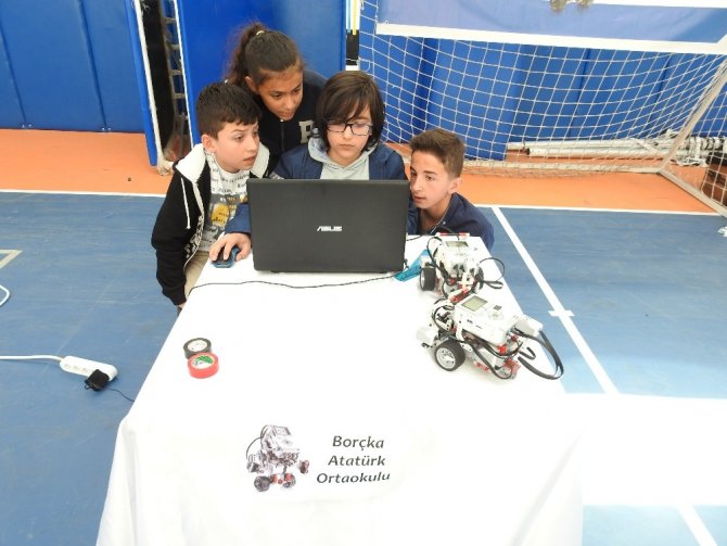 Artvin’de Ortaokullar ‘Robotik Yarışmasında’ Boy Gösterdi