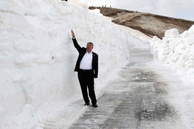 Bitlis’te Karla Mücadele Sürüyor