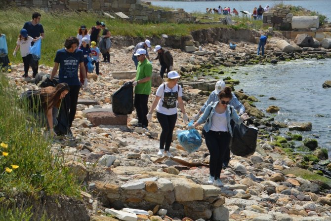 Antik Kent Bölgesinde 400 Kilo Çöp Toplandı