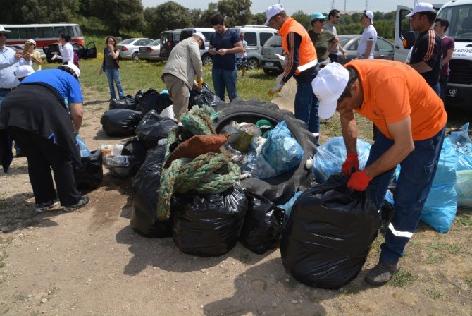 Antik Kent Bölgesinde 400 Kilo Çöp Toplandı