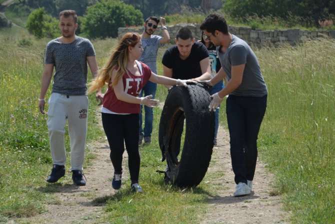 Antik Kent Bölgesinde 400 Kilo Çöp Toplandı