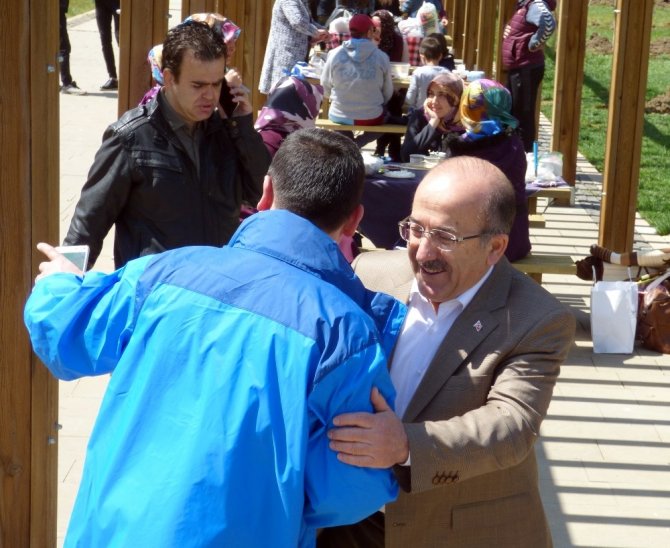 Başkan Gümrükçüoğlu, Hemşehrilerinin Sorularını Yanıtladı