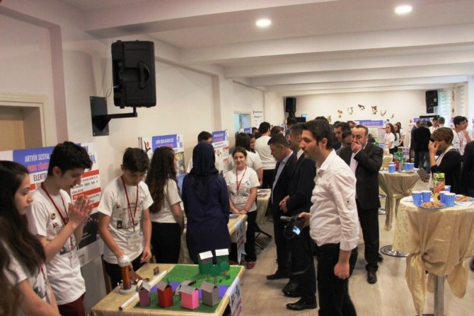 Artvin’de Lise Öğrencilerinin Bilim Fuarı Açıldı