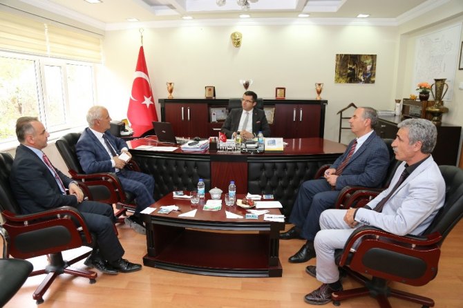 Vali Memiş’ten Özel İdare’de Değerlendirme Toplantısı