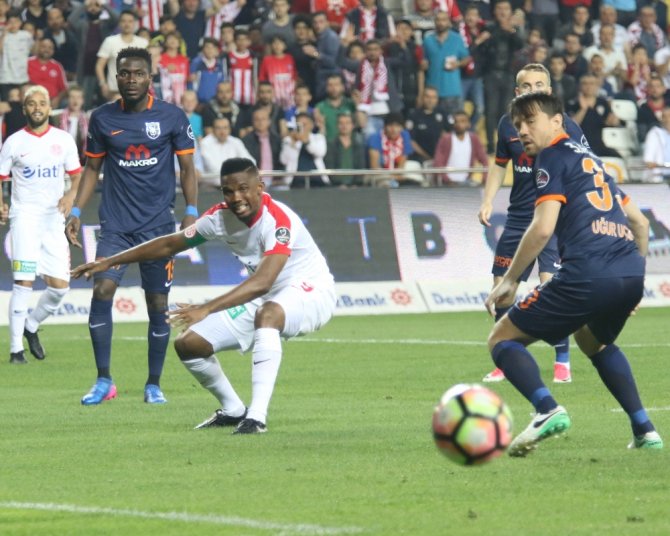 İlk Yarı Golsüz Bitti