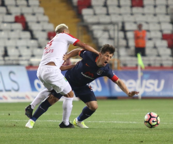 İlk Yarı Golsüz Bitti