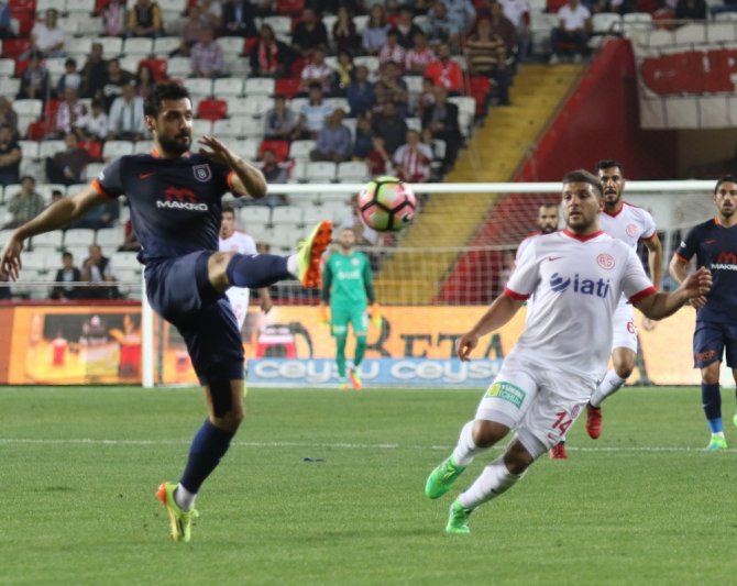 Başakşehir Son Dakikada Kazandı: Zirvede Rekabet Kızıştı
