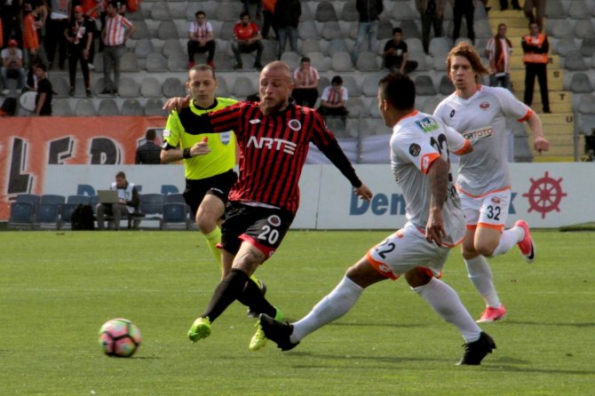 Adanaspor İlk Yarıyı Önde Tamamladı