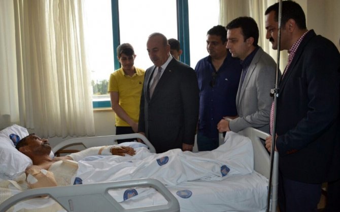 Bakan Çavuşoğlu’ndan Küçük Özge’ye Ziyaret