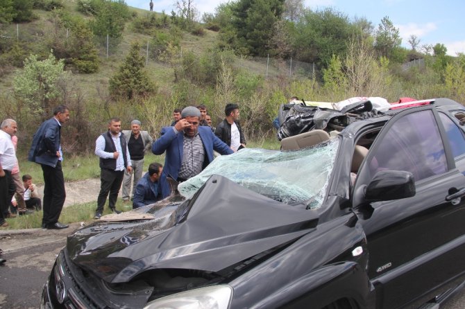 Düğünden Dönen Aile Kaza Yaptı: 1 Ölü, 6 Yaralı