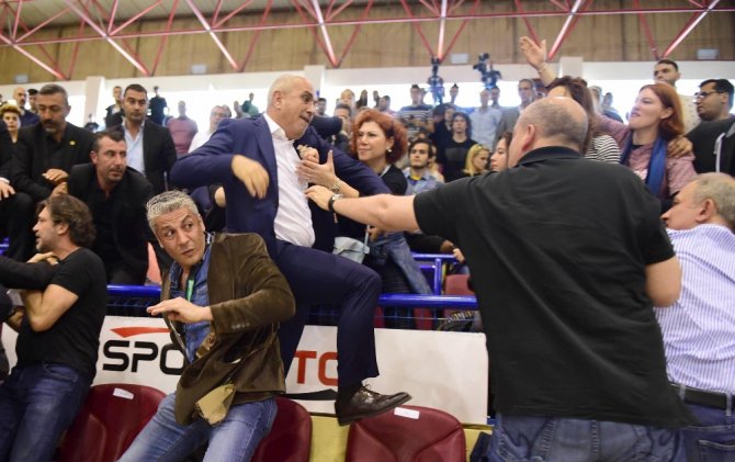 Aziz Yıldırım Rakip Başkana Tokat Attı