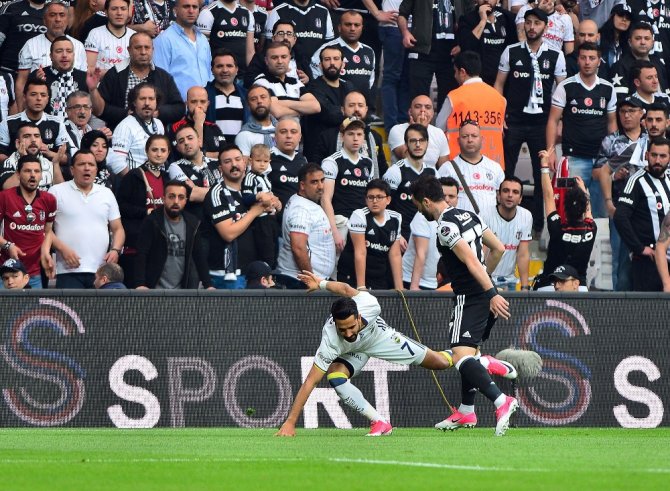 Beşiktaş İlk Yarıyı Önde Kapattı