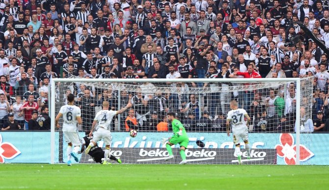 Beşiktaş Uzatmalarda Yıkıldı