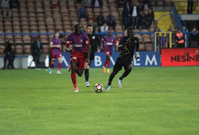 Karabükspor Bir Attı Üç Aldı