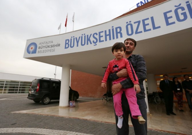 Minik Özge Protez Ayak İçin İstanbul Yolcusu