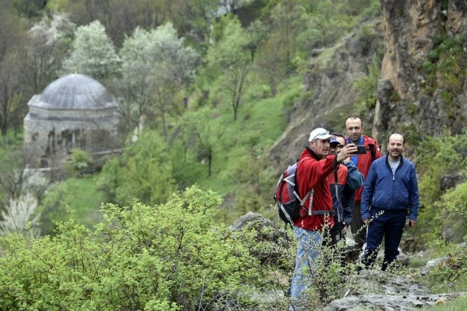 Gümüşhaneli Dağcılardan Tarih Ve Doğa İçerikli Yürüyüş