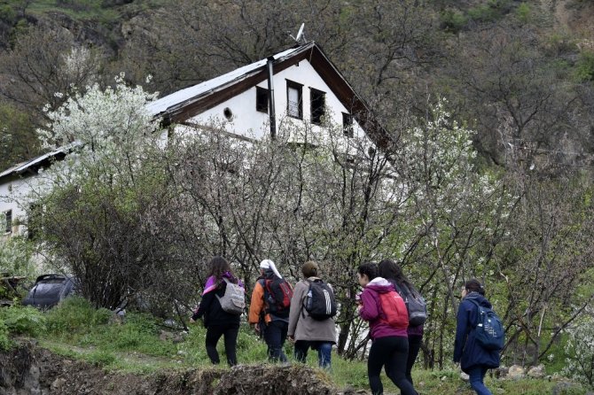Gümüşhaneli Dağcılardan Tarih Ve Doğa İçerikli Yürüyüş