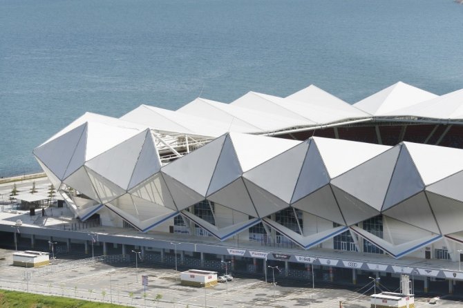 Trabzonspor Medical Park Arena Stadı’nın Akıllı Çatısı Rüzgara Dayanamadı