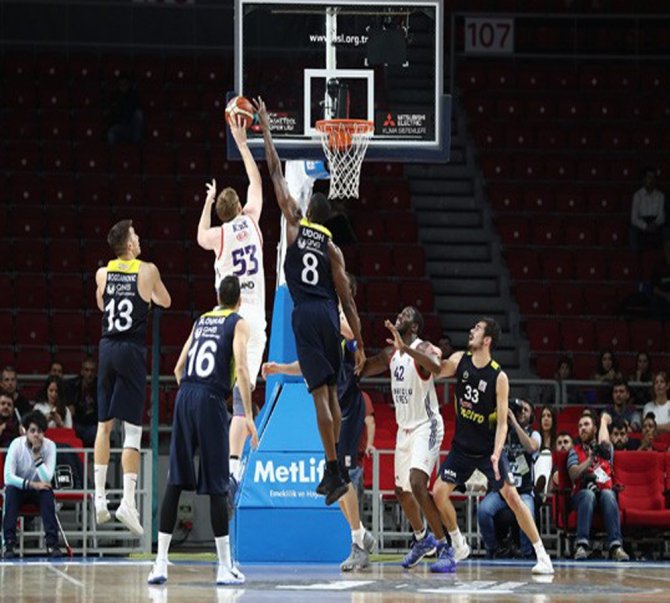 Fenerbahçe Farklı Mağlup Etti
