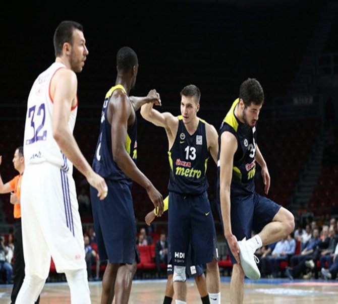 Fenerbahçe Farklı Mağlup Etti