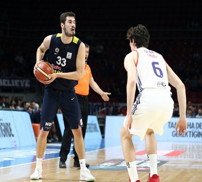 Fenerbahçe Farklı Mağlup Etti