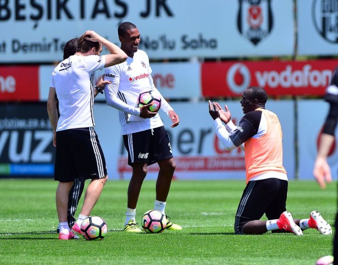 Aboubakar Arkadaşlarını Güldürdü