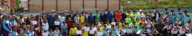 Trabzon’da Okulsporları Hokey Yıldızlar Grup Müsabakaları Sona Erdi