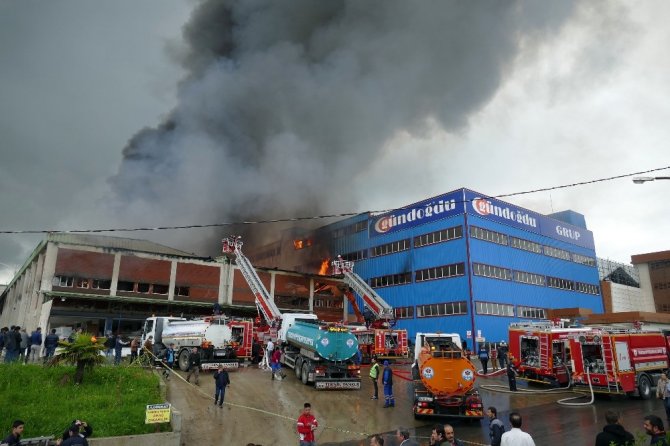 Trabzon’da Mobilya Fabrikasındaki Yangın 8,5 Saatin Sonunda Kontrol Altına Alındı
