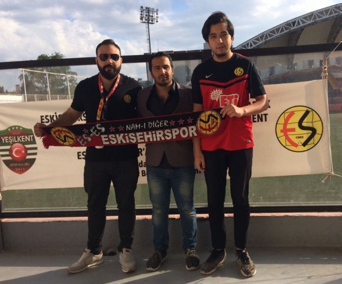 Eskişehirspor Taraftarlarından Pilot Takıma Ziyaret